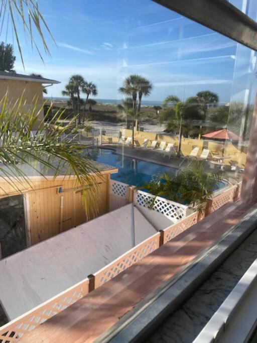 Beachfront Condo On Quiet Treasure Island- 1 Bed เซนต์พีทบีช ภายนอก รูปภาพ