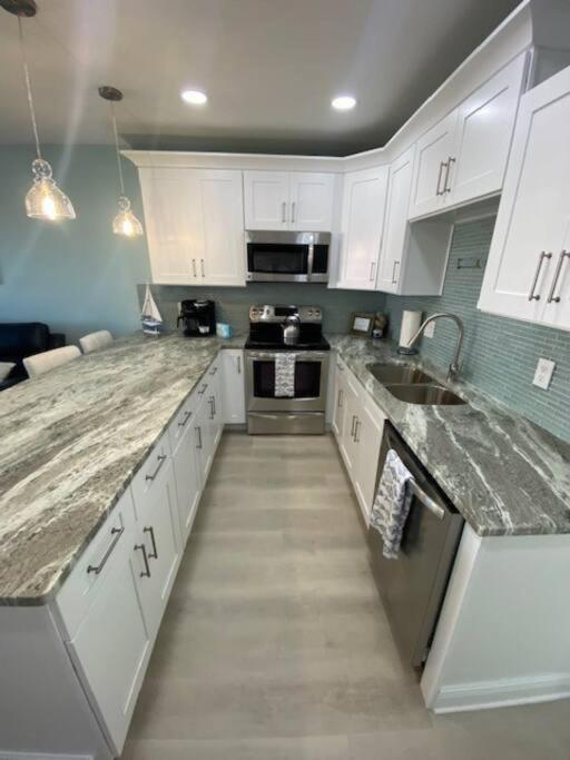 Beachfront Condo On Quiet Treasure Island- 1 Bed เซนต์พีทบีช ภายนอก รูปภาพ