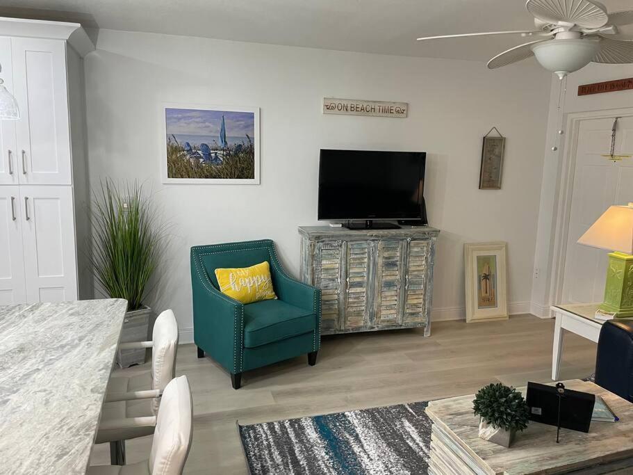 Beachfront Condo On Quiet Treasure Island- 1 Bed เซนต์พีทบีช ภายนอก รูปภาพ